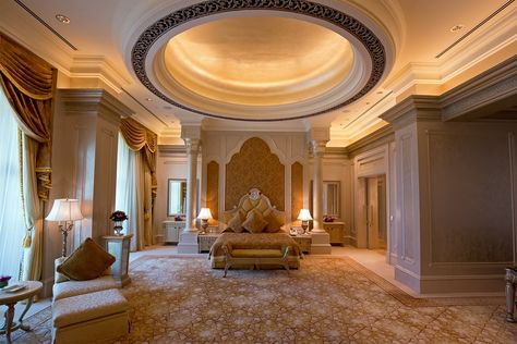 Palace Bedroom, Luxurious Mansions, Emirates Palace, Mansion Bedroom, Palace Interior, Fantasy Rooms, Hotel Suite, Luxury Bedroom Master, Classic Bedroom