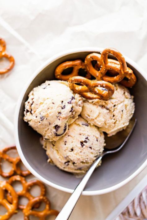 Pretzel Ice Cream, Easy Homemade Ice Cream, Salted Pretzel, Making Homemade Ice Cream, Chocolate And Peanut Butter, Yummy Ice Cream, Homemade Ice Cream Recipes, Peanut Butter Cake, Ice Cream Popsicles