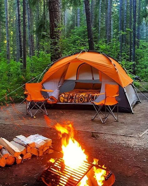 Camping Ideas For Couples, Zelt Camping, Tenda Camping, Camping Snacks, Camping Diy, Retro Camping, Camping Photography, Camping Places, Camping Aesthetic