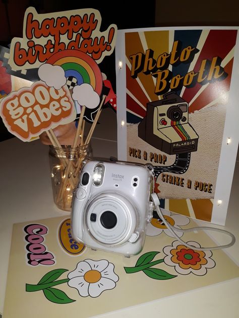 Retro Booth Design, Retro Photobooth, Retro Booth, Photobooth Event, Nye 2023, Photography Booth, Instax Mini 11, Foto Props, Retro Posters