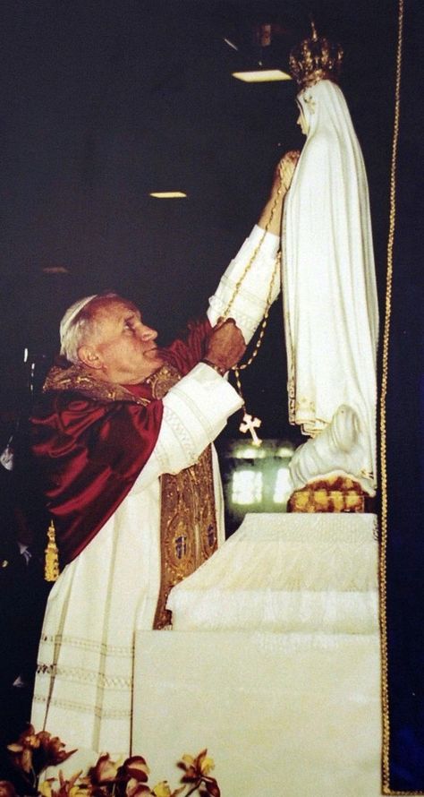 Holy Mary Mother Of God, The Sign Of The Cross, Pope Saint John Paul Ii, Mary Mother Of God, God Pray, San Juan Pablo Ii, St John Paul Ii, Images Of Mary, Mother Of God