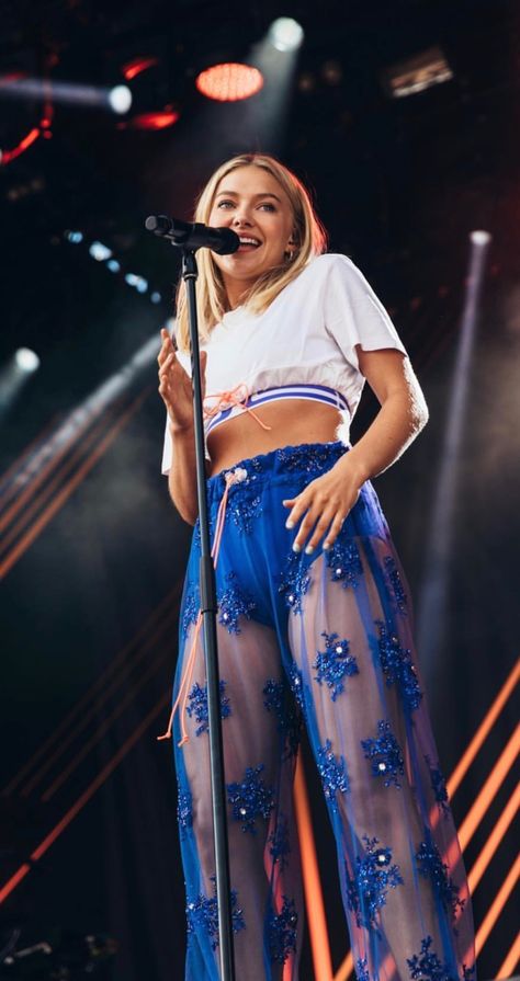 Astrid S Lingerie Instagram, Astrid S, Magic Clothes, Zara Larsson, Cute Blue Wallpaper, Preformance Outfits, Celebrity Singers, Girls Music, Justin Timberlake