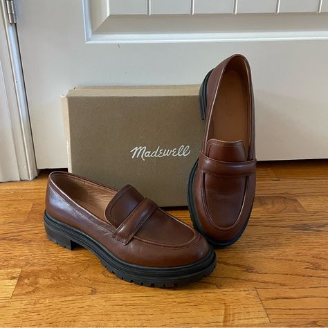 Nwt Bradley Loafers From Madewell In Size 8.5. Never Worn, With Box. Note: The Box Says Size 8 But The Shoes Are Size 8.5. Business Attire Shoes For Women, Brown Loafers Aesthetic, Comfy Professional Shoes, Outfits With Brown Loafers, Brown Loafers Women, Brown Loafers Outfit Women, Loafers Aesthetic, Loafers Outfit Women, Fall Loafers