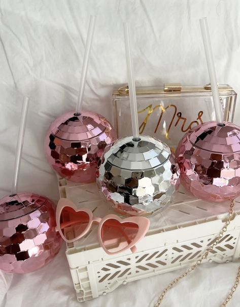 drink up out of these disco ball cups and get your partay on! Disco Ball Cup, Cocktail Decoration, Bachelorette Party Cups, Birthday Cocktails, Bachelorette Themes, Bridal Party Favors, Silver Party, Bachelorette Party Themes, Party Cups