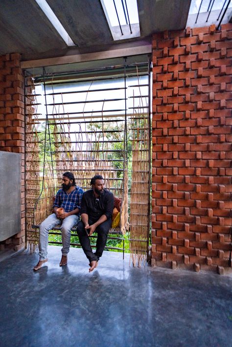 Trivandrum House Inspired By Lauri Baker's Philosophy Promoting Local Brick Industry | Wallmakers - The Architects Diary Compound Wall, Construction Firm, Support Wall, Brick Masonry, Brick Architecture, Curved Walls, Brick Design, Architecture Office, Living Room Flooring