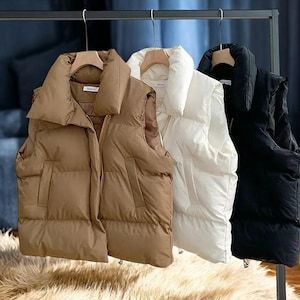 Photographie Indie, Fashion Stand, Winter Vest, Warm Down, Casual Outerwear, Cotton Vest, Vest Coat, Sleeveless Jacket, Body Warmer