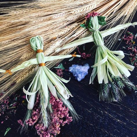 Corn Dollies, Lammas Lughnasadh, Corn Husk Crafts, Harvest Corn, Pagan Holidays, Corn Dolly, Corn Husk Dolls, Pagan Crafts, Fairy Crafts