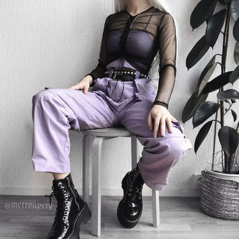 Black And Lavender Outfit, Purple Aesthetic Outfit, Black And Purple Outfit, Cyberpunk Aesthetic Outfit, Capsules Wardrobe, Earth Clothes, Street Wear Aesthetic, Lavender Outfit, Lavender Pants