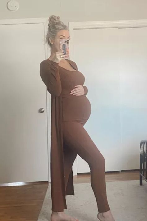 Airport Idea, maternity outfit, Bump friendly, ribbed outfit Pregnant Travel Outfit, Maternity Airport Outfit, Pregnancy Airport Outfit, Maternity Travel Outfit, Pregnant Airport Outfit, Ribbed Outfit, Pregnant Outfit, Airplane Outfits, Preggo Fashion