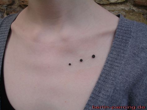 Collar Bone Piercing, Microdermal Piercing, Skin Piercing, Dermal Anchor, Cool Piercings, Dermal Piercing, Cute Piercings, Facial Piercings, Body Jewelry Piercing