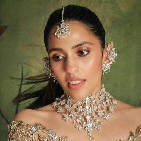 F I L M Y G Y A N on Instagram: "Shloka Ambani aka Badi Bahu of Ambani's is looking so stunning in this outfit. 🔥♥️" Ambani Jewellery Collection, Ambani Wedding Jewellery, Ambani Jewellery, Shloka Ambani, Ambani Wedding, White Stone Jewelry, Diamond Necklace Indian, Neck Pieces Jewelry, Indian Bridal Jewellery