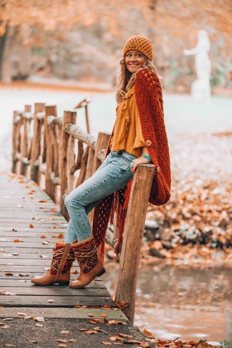 My favorite bohemian winter styles I have been wearing this winter! Boho Chic Outfits Winter, Hippie Winter Outfits, Bohemian Winter Outfits, Bohemian Style Winter, Boho Winter Outfits, Bohemian Winter, Moda Hippie, Look Boho Chic, Boho Winter