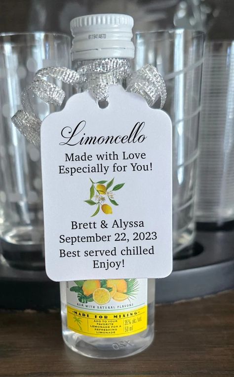 LifesMemorableEvents - Etsy Limoncello Wedding Favor, Limoncello Wedding, Homemade Limoncello, Mini Liquor Bottles, Mini Bottle, Liquor Bottle, White Cover, Wedding Favor Tags, Mini Bottles