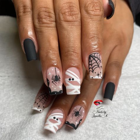 Halloween Shorties Nails, Matte Halloween Nail Designs, Halloween Shorties, Halloween Nails Matte, Spooky Halloween Nail Designs, Matte Halloween Nails, Nail Ideas For Couples, Shorties Nails, Fun Halloween Nails