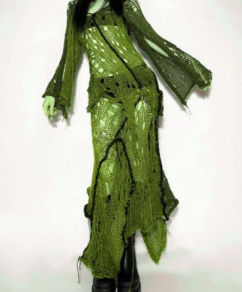 Diy Swamp Monster Costume, Swamp Outfit Aesthetic, Seaweed Outfit, Swamp Monster Makeup, Swamp Witch Outfit, Swamp Aesthetic Clothes, Swamp Outfit, Swamp Monster Costume, Swamp Siren