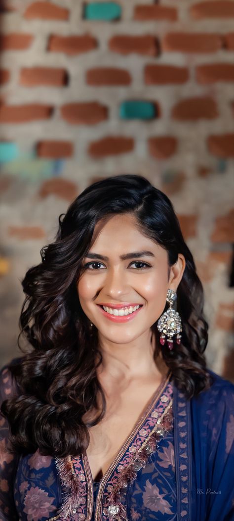 Mrunal Thakur Spotted, Mrunal Thakur Hd Wallpaper, Murnal Takur, Mrinal Thakur, Mrunal Thakur, Celebrity Faces, Beauty Pictures, Indian Actress Hot Pics, Actress Photos