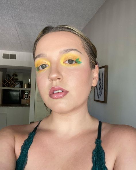 Lemon Meringue Makeup Look, When Life Gives You Lemons Costume, Lemon Eye Makeup, Lemon Meringue Makeup, Lemon Costume Diy, Lemon Makeup Looks, Lemon Meringue Costume, Duck Makeup, Lemon Costume