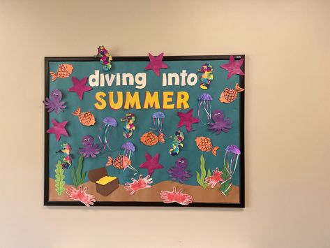 Diving Into Summer Bulletin Board, Preschool Art Bulletin Board, Summer Preschool Bulletin Boards, Summer Display Board Nursery, Summer Preschool Art, Summer Bulletin Board Ideas Preschool, Summer Board Ideas, July Bulletin Board Ideas, Art Bulletin Board