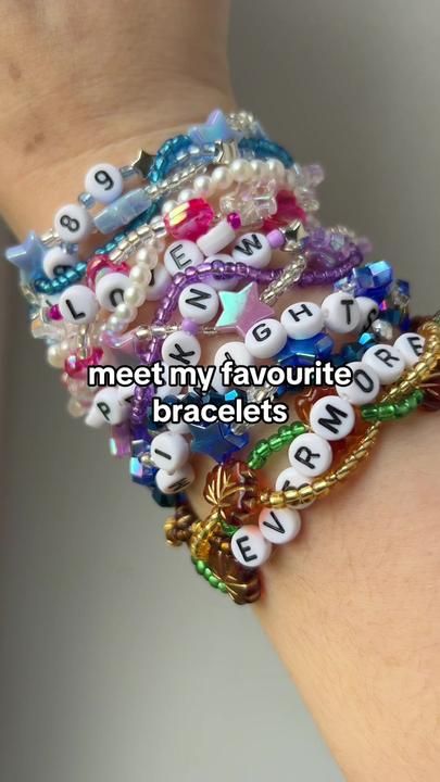 Aesthetic Phrases, Bracelet Taylor Swift, Taylor Bracelets, Taylor Swift Tour, Eras Bracelets, Cool Friendship Bracelets, Taylor Outfits, Swift Tour, Paper Ring