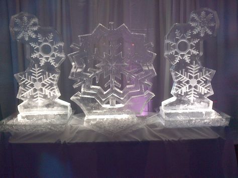 Snowflakes Ice Carvings Winter Wonderland Party Theme, Ice Design, Ice Carving, Ice Art, Snow Sculptures, Ice Sculpture, Sidewalk Art, Winter Hacks, Snow Art