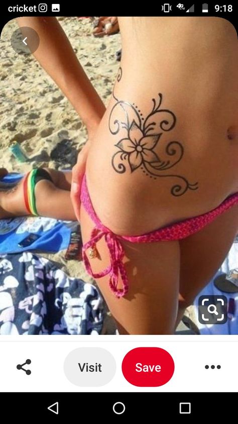 Flower Hip Tattoos, Lily Tattoo Design, Tattoo Placements, Summer Tattoo, Geniale Tattoos, Lily Tattoo, Tattoo Designs For Girls, Side Tattoos, Tattoo Feminina