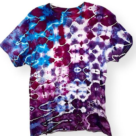 Hand Crafted Tie Dye T Shirt Ice Dye Glitch Pixelated Purple Blue Unisex M 100% Cotton Ice Dyed In A "Glitch" Pattern That Looks Like A Computer Pixelation Professional-Grade Dyes Will Not Fade With Washing. Brand New; Tags Only Removed For Dyeing. Festival Boho Cottagecore Artisan Wearable Art Throwback Hippie Groovy Cool Approx Measurements: Bust: 19 Length: 27 Teerexbaby Glitch Pattern, Mama Tee Shirts, Fabric Dyeing Techniques, Ice Tie Dye, Wedding Parties Colors, Spiral Tie Dye, Tie Dye Rainbow, Ice Dye, Cow Shirt