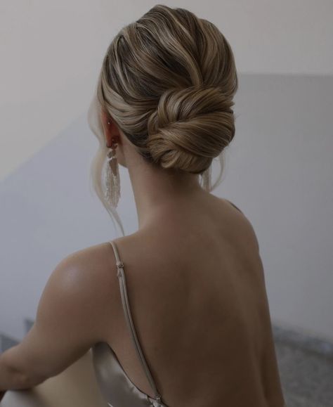 Bun For Long Hair, Low Bun Wedding Hair, Bridesmaid Hair Inspo, Bridal Hair Down, Wedding Hair Colors, Wedding Hair Up, Guest Hair, Bridal Hair Buns, Bridal Hair Inspiration