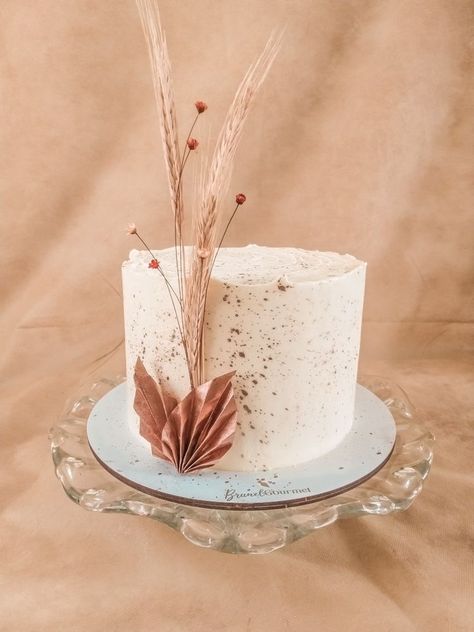 Wedding Cake 1 Layer Simple, Bolo Boho Chic Aniversario, Simple Boho Cake, 1 Layer Wedding Cake, Bolo Boho, Boho Cake, Boho Wedding Cake, Cake Models, Fresh Flower Cake