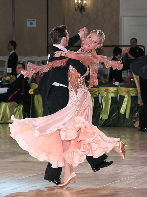 Quickstep Dance, Hunched Shoulders, Dancesport Costume, Standard Dance Dress, Ballroom Standard Dress, Ballroom Dance Competition, Ballroom Fashion, Dance Competition Dress, Steps Dance