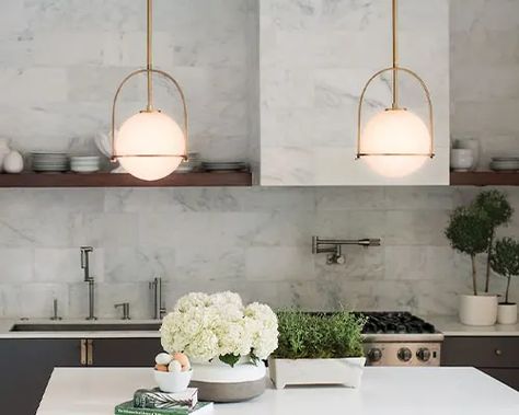 Interior Design Country, Hinkley Lighting, Chic And Elegant, Kitchen Pendants, Kitchen Pendant Lighting, Beautiful Lighting, Kitchen Island Lighting, Island Lighting, 인테리어 디자인