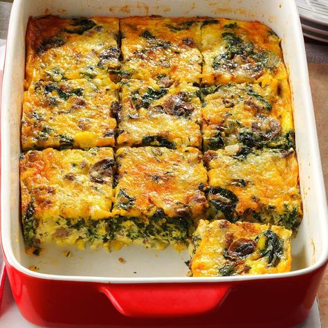 Fall Casserole Recipes, Church Potluck Recipes, Pumpkin French Toast Casserole, Christmas Breakfast Casserole, Florentines Recipe, Eggs Florentine, Best Christmas Recipes, Egg Casserole Recipes, Best Casseroles