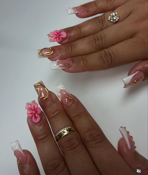 Nails Acrylic Pink And Gold, Gold Nails Flowers, Nails With Thumb, Hard Nails, Colored Acrylic Nails, Summery Nails, Girly Acrylic Nails, Simple Acrylic Nails, Short Square Acrylic Nails