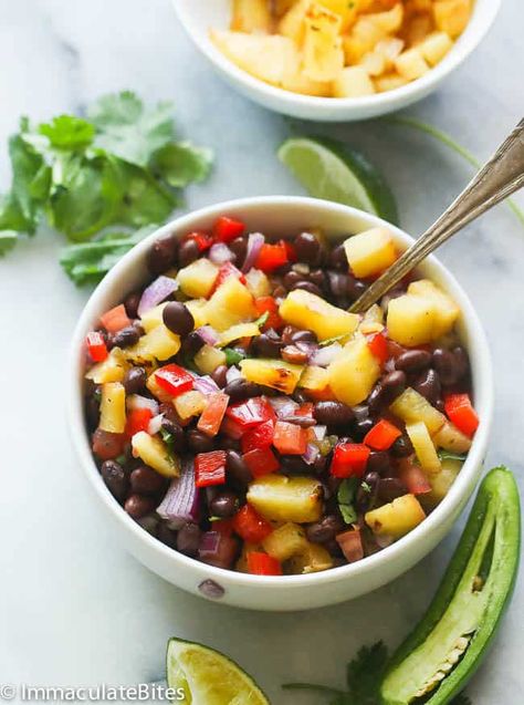 Grill Pineapple Black Bean Salsa Fiesta Side Dishes, Pineapple Black Bean Salsa, Grill Pineapple, Easy Bean Recipes, Fresh Mango Salsa, Salsa Guacamole, Black Bean Salsa, Black Bean Recipes, Bean Salsa