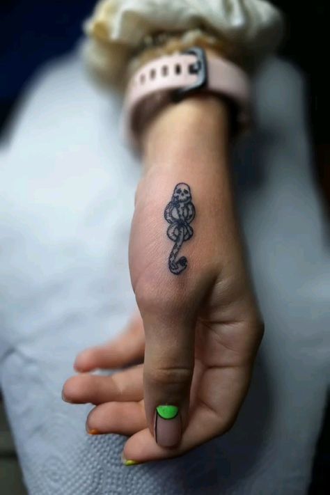 Sick Tattoo, Geek Tattoo, Harry Potter Tattoo, Harry Potter And The Chamber Of Secrets, Harry Potter Costume, Harry Potter Art, Harry Potter Fandom, Wrist Tattoos, Hand Tattoos