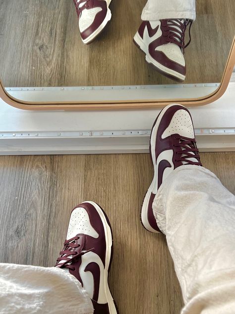 Nike Vermero5, Maroon Dunks, Burgundy Sneakers Outfit, Jojo Outfits, Maroon Nike, Burgundy Sneakers, Maroon Outfit, Nike Shoes Girls, Jordan Outfits