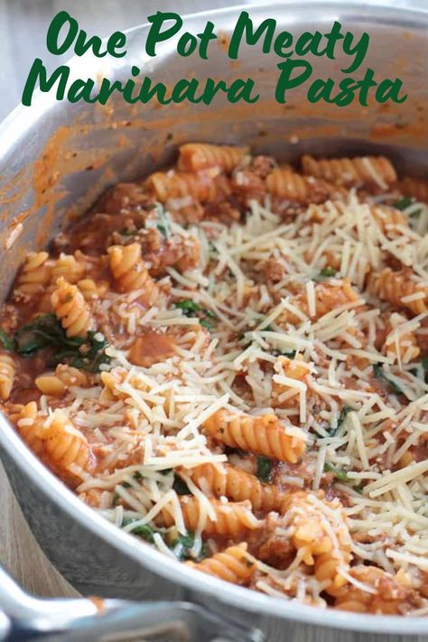 One Pot Meaty Marinara Pasta has ground beef and your favorite jar sauce. It is kid-friendly and can be on the table in under 30 minutes! Ground Beef And Spinach, Marinara Pasta, Pasta Marinara, Beef Pasta Recipes, Hamburger Dishes, Ground Beef Pasta, Pasta Noodle Recipe, Spaghetti Sauce Recipe, One Pot Pasta Recipes