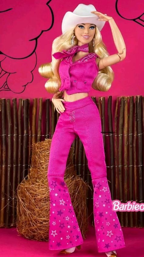 Barbie Doll Costume, Pink Western Outfit, Margot Robbie Pink, Barbie Posters, Country Barbie, Outfit Cowboy, Original Barbie Doll, Barbie Halloween Costume, Barbie The Movie