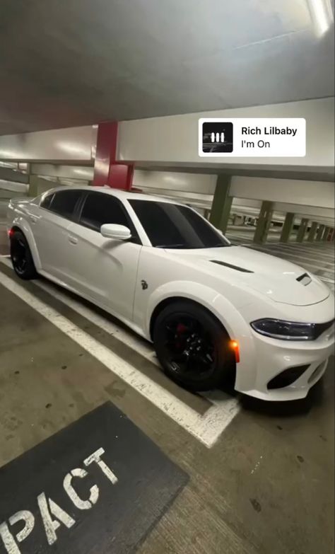 White Charger, Dodge Charger Hellcat, Charger Srt, Dodge Srt, Dodge Charger Srt, Girly Car Accessories, New Ferrari, Srt Hellcat, Girly Car