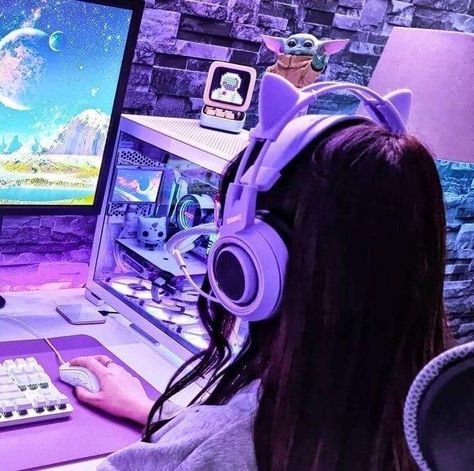 Streamer Girl, Streamer Aesthetic, Tech Office, Girl Gamer, Tech Girl, Cute Zombie, Design Your Own Logo, Gaming Room Setup, Gamer Room