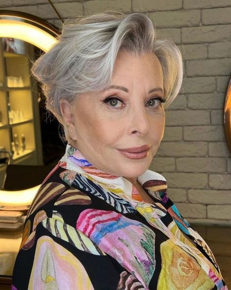 Top Haircuts for Women Over 60 in 2024: Pixie to Bob Cuts Trend Gray Pixie, Layered Thick Hair, Thick Coarse Hair, Mom Hair, Wavy Hairstyles Medium, Old Hairstyles, Bob Hairstyles For Thick, Natural Wavy Hair, Short Grey Hair