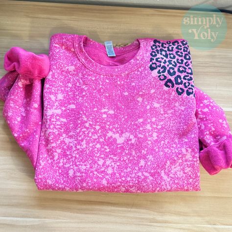 Pink Bleached Crewneck With Leopard Print – Simply Yoly Bleached Sweatshirt Ideas, Cricket Printer, Sublimation Pictures, Paint Splatter Shirt, Cheetah Print Sweatshirt, Bleach Dye Shirts, Bleach Hoodie, Sublimation Crafts, Sublimation Shirts