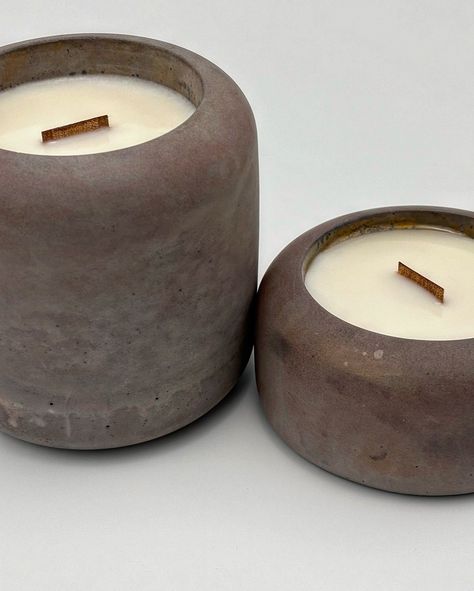 Aesthetic Candle | Malve Concept | Luxury Soy Wax Candle | Trendy Gift Idea | Timeless Design | Wooden wick candle, crackling like a real fireplace when lit. Featuring sleek lines and a unique contemporary timless design that will enhance any interior. Candle size: Ø 9,5 * H10 cm and Ø 10 * H4,5 cm. $45 / €44 per Set + shipping. Soy Wax. Artficial Stone. Made in Germany. Write in DM to choose from our selection of 16 fragrances and perfumes. Real Fireplace, Aesthetic Candle, Wooden Wick Candles, Aesthetic Candles, Golden Jewelry, Candle Sizes, Wick Candle, Wooden Wick, Soy Wax Candle