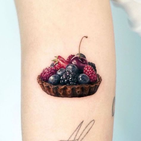 Dessert Tattoo, Tattoo Cake, Left Arm Tattoos, Collarbone Tattoo, Rose Shoulder Tattoo, Food Tattoos, Gold Tattoo, Floral Tattoos, Incredible Tattoos