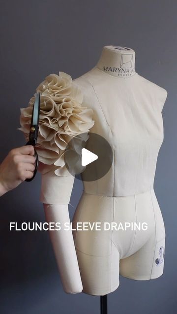 Draping Fashion Techniques, Draping Dress Ideas, Draping Fashion Design, Couture Draping, Draping Pattern, Diy Tulle Skirt, Draping Dress, Draping Ideas, Drape Pattern