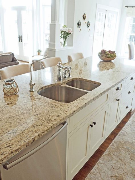 Beautiful Homes of Instagram - Home Bunch Interior Design Ideas Types Of Kitchen Countertops, Venetian Gold Granite, Remodeling House, Townhouse Renovation, Replacing Kitchen Countertops, Kitchen Remodel Countertops, Rv Garage, Kitchen Countertop Materials, Kabinet Dapur