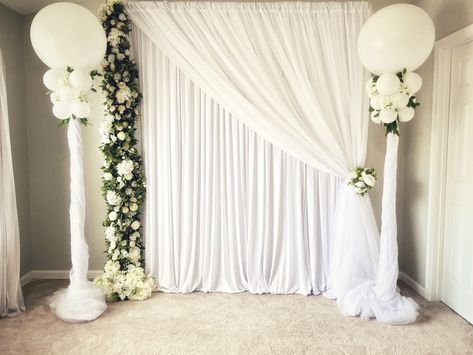 Simple Backdrop Ideas, Simple Backdrop Decorations, Prom Backdrops, Butterfly Themed Birthday Party, Curtain Backdrops, Baptism Decorations, Garland Backdrops, Diy Wedding Backdrop, Easy Backdrops