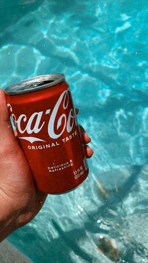 Coca Cola Aesthetic, Cola Aesthetic, Eat Aesthetic, Friends Vacation, Cherry Coke Can, Dr Pepper Can, Happy Sunshine, Carbonated Water, Tumblr Aesthetic