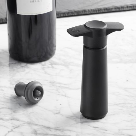 The best wine stoppers, according to a master sommelier, importer, critic and more - The Washington Post Wine Purse, Wine Aerators, Wine Preserver, Wine Education, Wine Tools, Best Wine, Crate Storage, Wine Stoppers, Wine Accessories