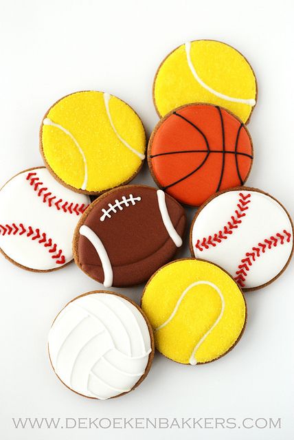 sports cookies~            By dekoekenbakkers, yellow tennis ball, Orange basketball, Brown football, white baseball Basketball Cookies, Ball Cookies, Sports Cookies, Baseball Cookies, Football Cookies, Flooding Cookies, Iced Sugar Cookies, Cookie Ball, Pretty Cookies