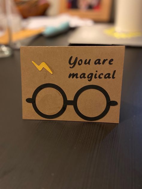 Harry Potter Birthday Card Ideas, Harry Potter Themed Gifts Diy, Harry Potter Birthday Cards Handmade, Harry Potter Birthday Gifts, Harry Potter Card Ideas, Harry Potter Cards Handmade, Harry Potter Valentine Ideas, Harry Potter Cricut, Diy Gifts For Harry Potter Fans